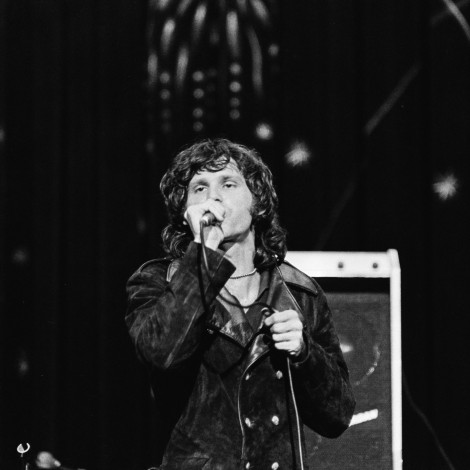 El último concierto de Jim Morrison con The Doors: un micro destrozado y un agujero en el escenario