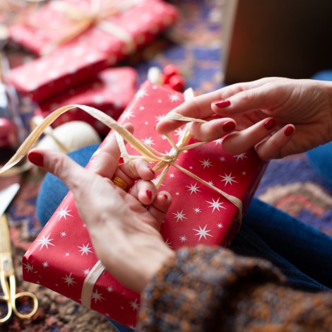 Cómo envolver regalos de Navidad de manera original y creativa