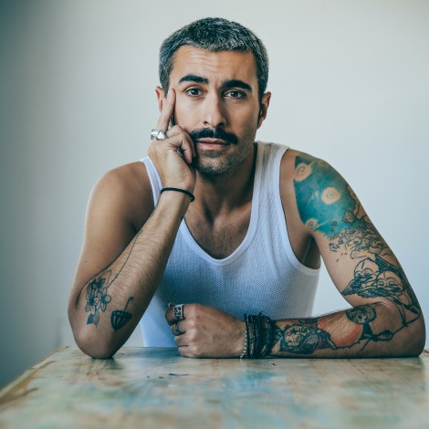 Jarabe de Palo, C. Tangana, Bunbury, Ed Sheeran y hasta Cantajuegos, en la BSO de la primera novela de Rayden