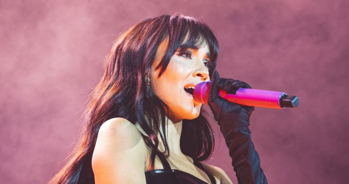 Aitana and Sebastián Yatra come together to perform at the Metropolitan Stadium at the OMG!  The League |  Music