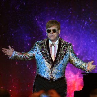La gira despedida de Elton John bate récord como la más taquillera de la historia