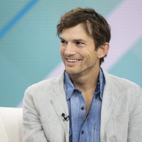 Ashton Kutcher pide perdón públicamente a Harry Styles por lo que sucedió entre ellos en un karaoke