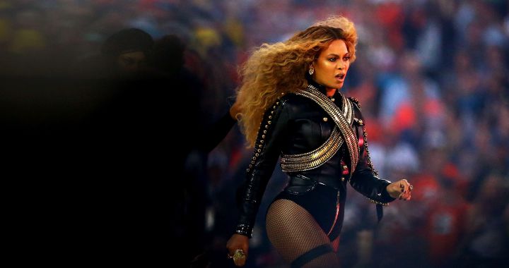 5 Epic Super Bowl Shows That Made History