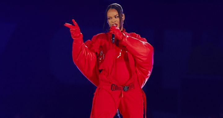 Rihanna becomes the third woman to perform solo in Super Bowl halftime history