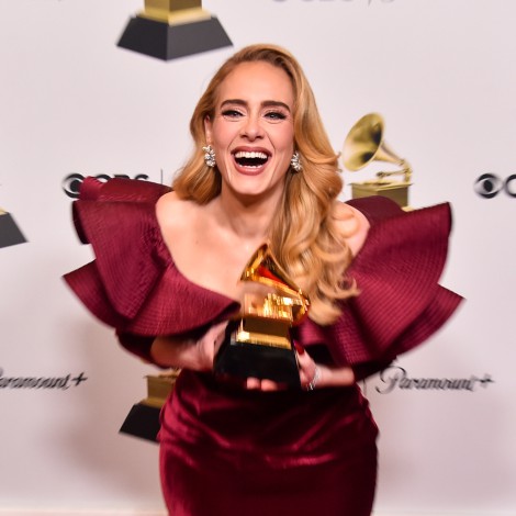 Adele: Su inmortal peineta “a los del traje” y otros enfados de la diva británica