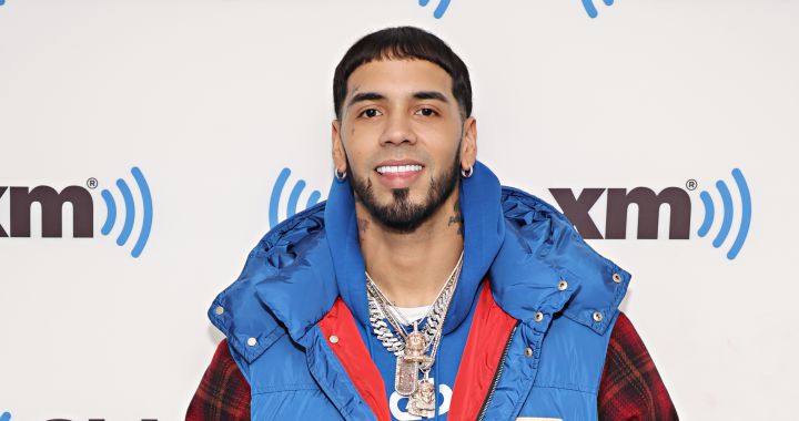 Anuel AA opens a ‘friendly chat’ about being someone so unforgettable