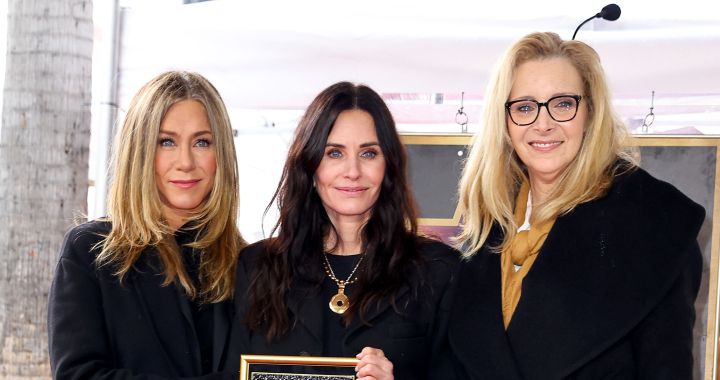 Courteney Cox makes her Hollywood Walk of Fame debut with her ‘Friends’ co-stars