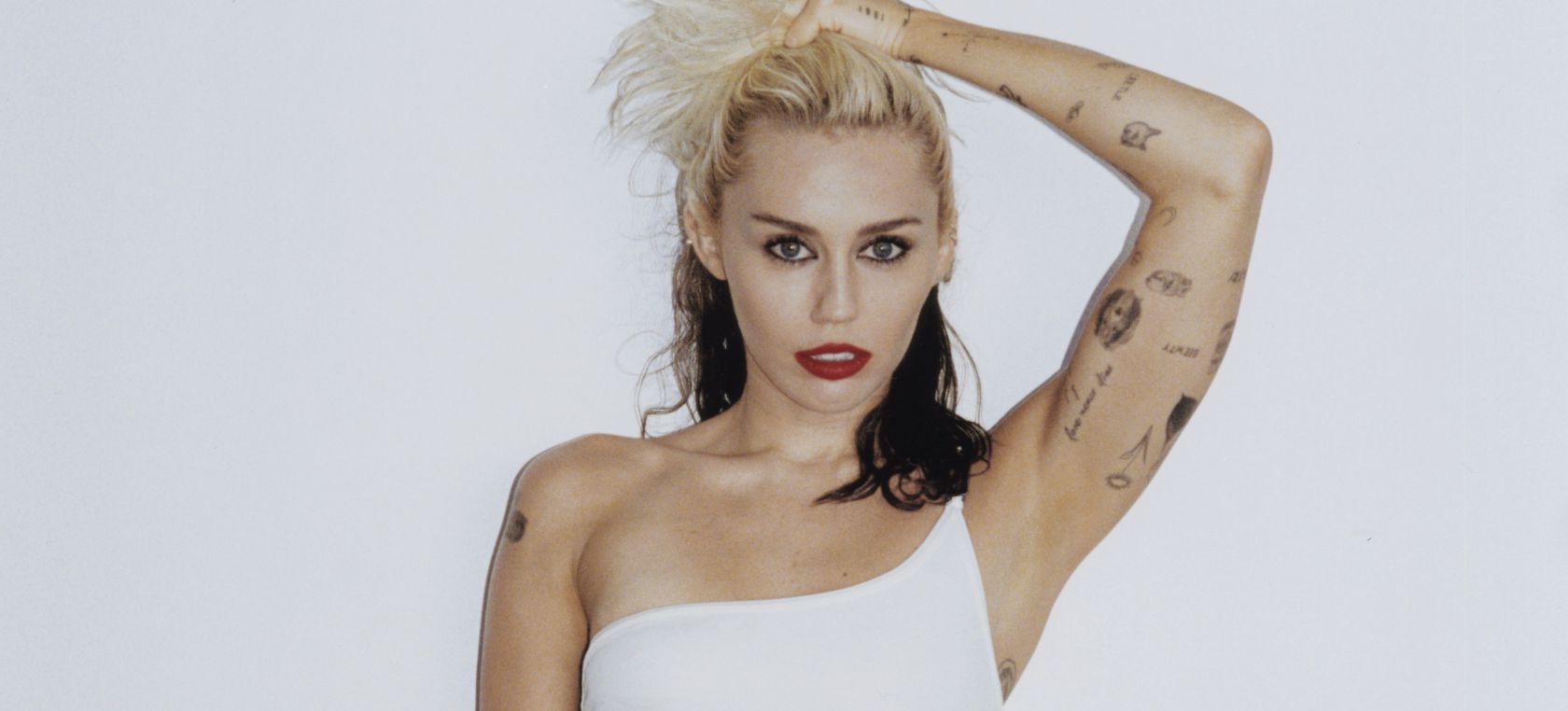 Miley Cyrus, Maluma, Becky G, Laura Pausini y Myke Towers suben la temperatura con sus nuevas canciones
