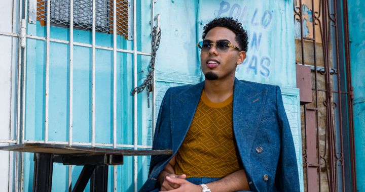 Myke Towers announces his new album with the premiere of ‘Aguardiente’, his new reggaeton song