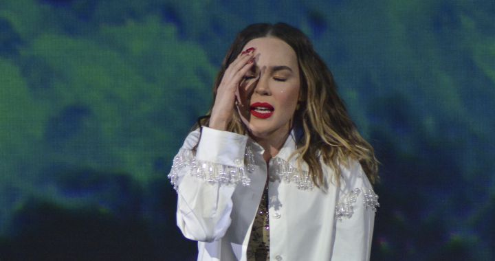 Belinda is attacked by a drunken fan on stage, ends up injured and a debate erupts over her reaction