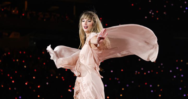 ‘Lover’ Experiences Record-Breaking Day After Taylor Swift and Joe Alwyn Split Rumors