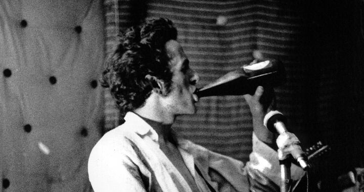 Joe Strummer, this strange “marathoner” of the Clash who trained to drink liters of beer