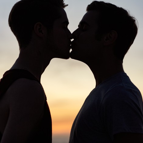 El primer beso gay del fútbol español: Lejárraba, portero del Marbella, rompe el tabú de la homosexualidad