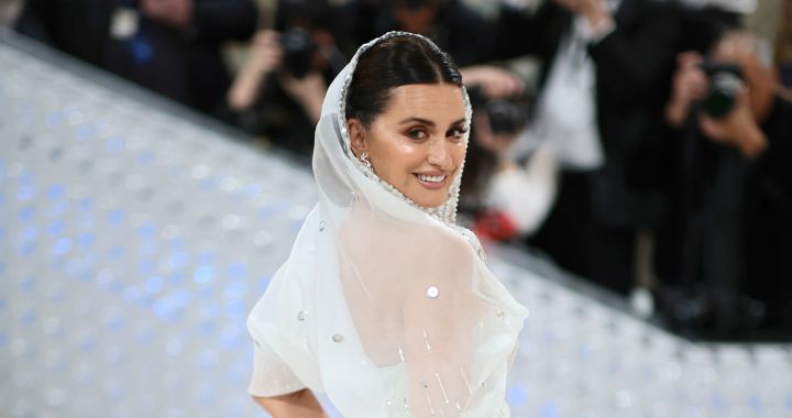 Penelope Cruz and Dua Lipa drive their fans crazy with this moment at the Met Gala 2023 |  Fashion and beauty