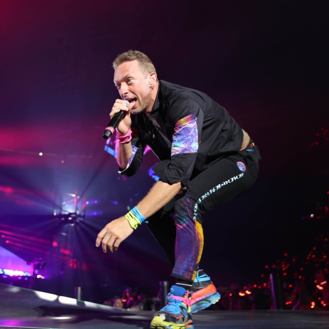Coldplay llega a Barcelona: Chris Martin se esconde y un fan recibe un manotazo