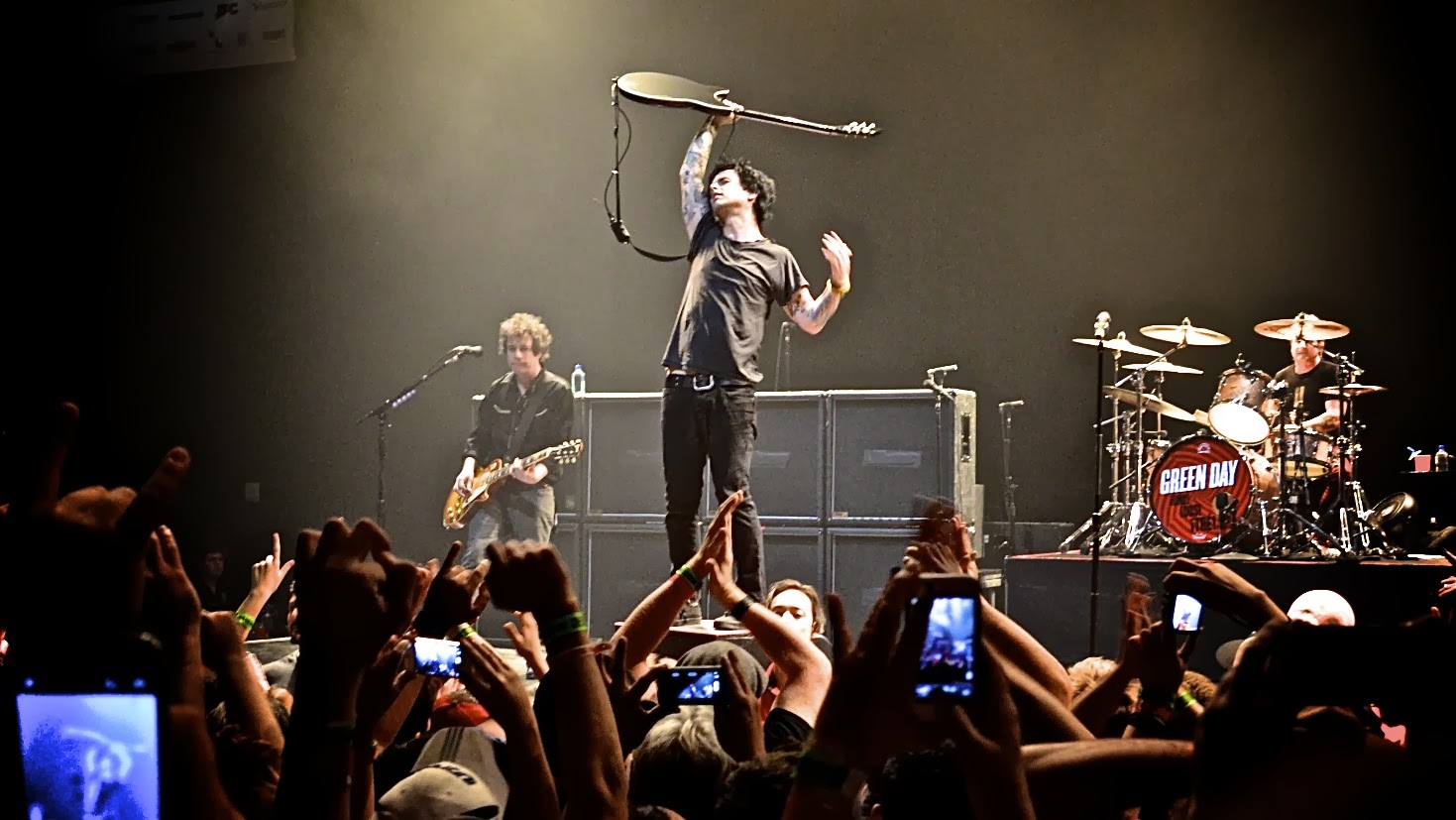 Green Day abrazan la fe en su nuevo disco
