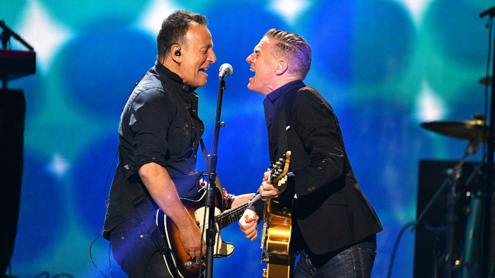 Bryan Adams y Bruce Springsteen cantan juntos 'Cuts Like a Knife' y 'Badlands'