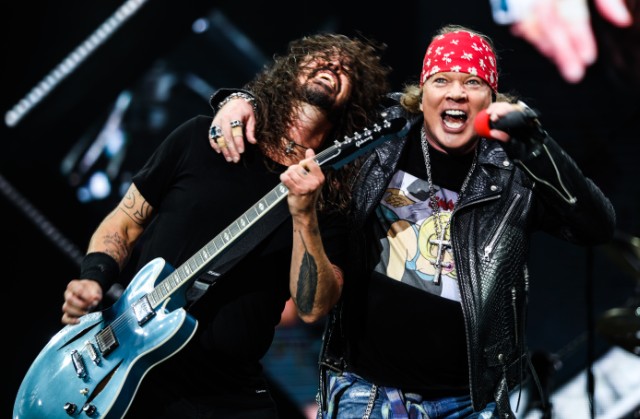 Foo Fighters y Guns N’Roses se reconcilian con una brutal actuación en directo