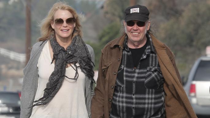 Neil Young se ha casado en secreto con Daryl Hannah