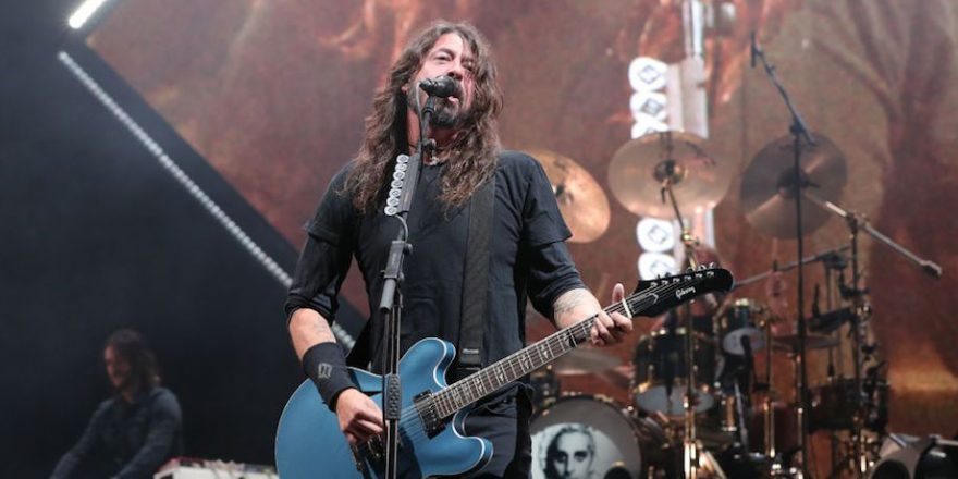 Foo Fighters versionan a Metallica junto a un niño de diez años